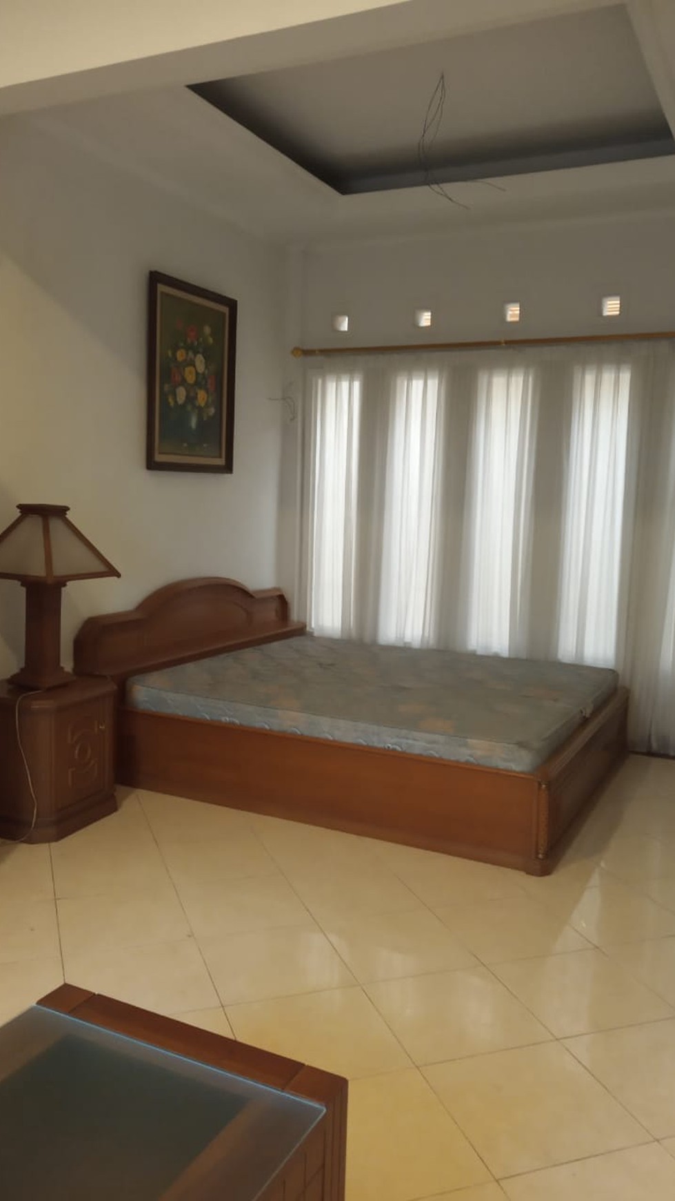RUMAH UNIK DALAM KOMPLEK DI CIRENDEU