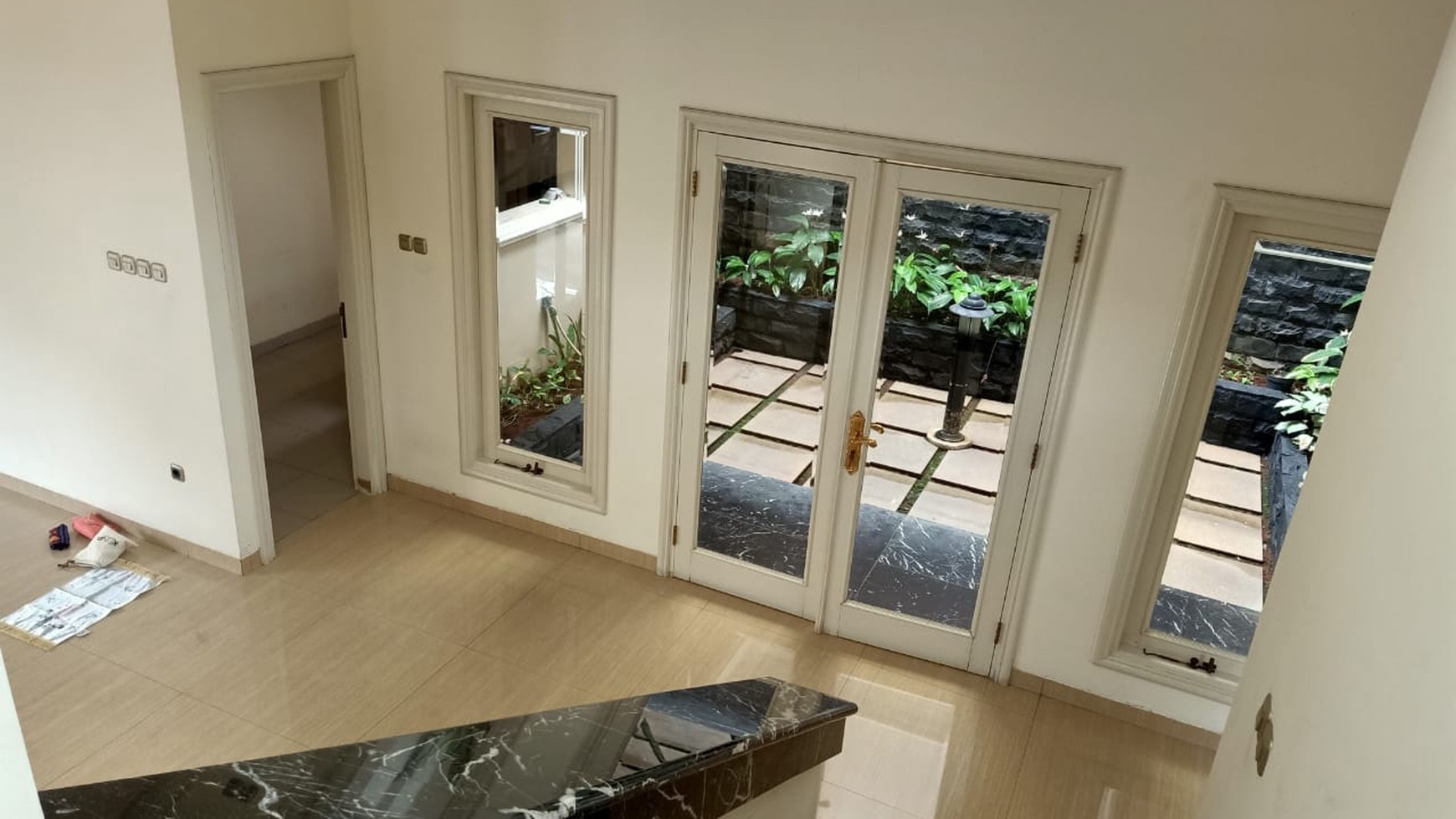 Rumah Lengkap Kolam renang di Haji Nawi Jakarta Selatan