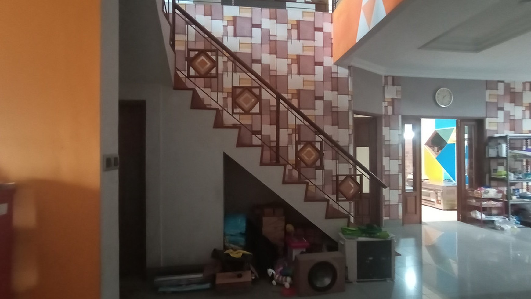 RUMAH DENGAN BANGUNAN MEGAH, DI JL WATES KM 3.5