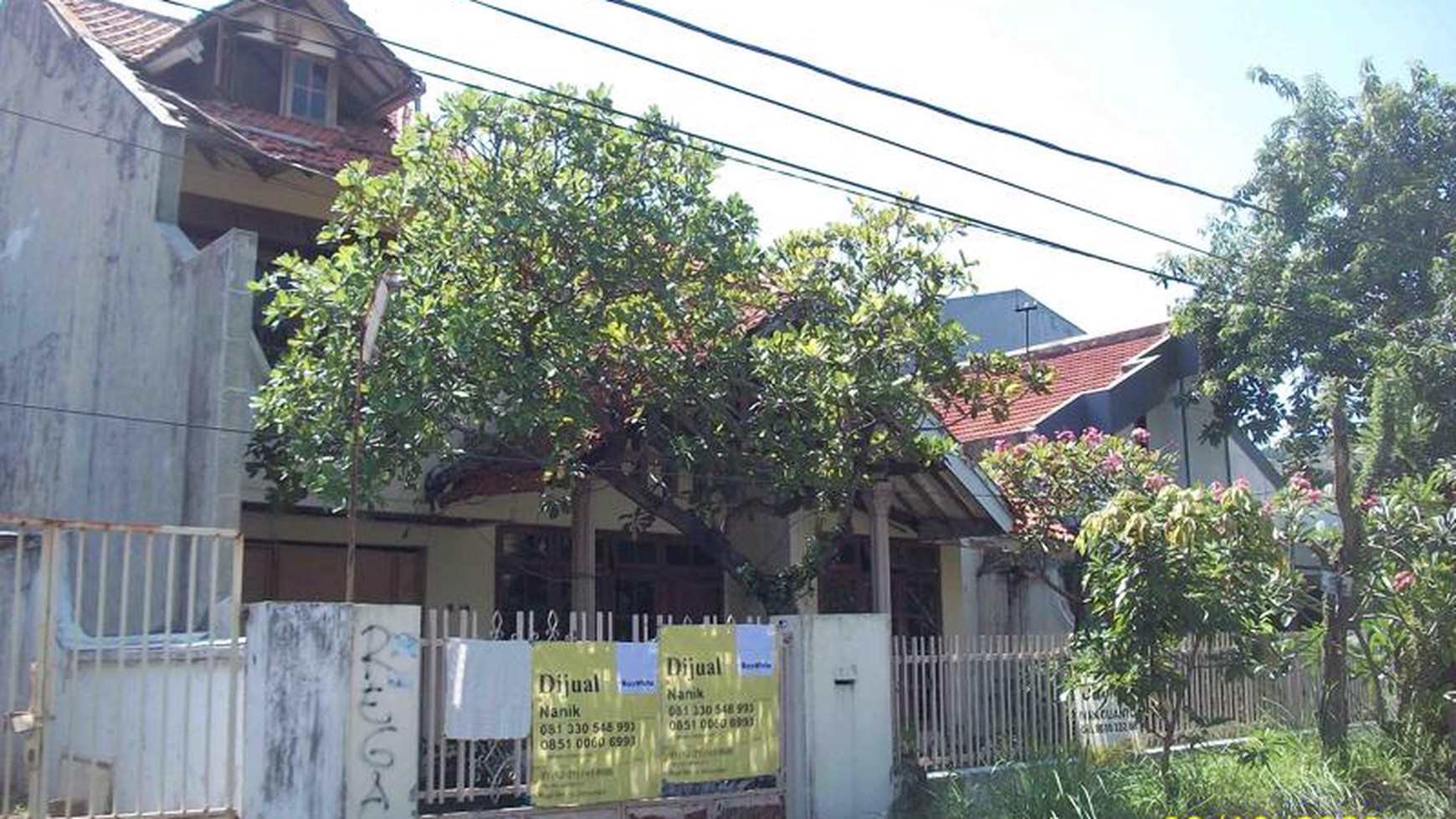 Rumah di Kendangsari, Terawat, Row Jalan Lebar + Paving