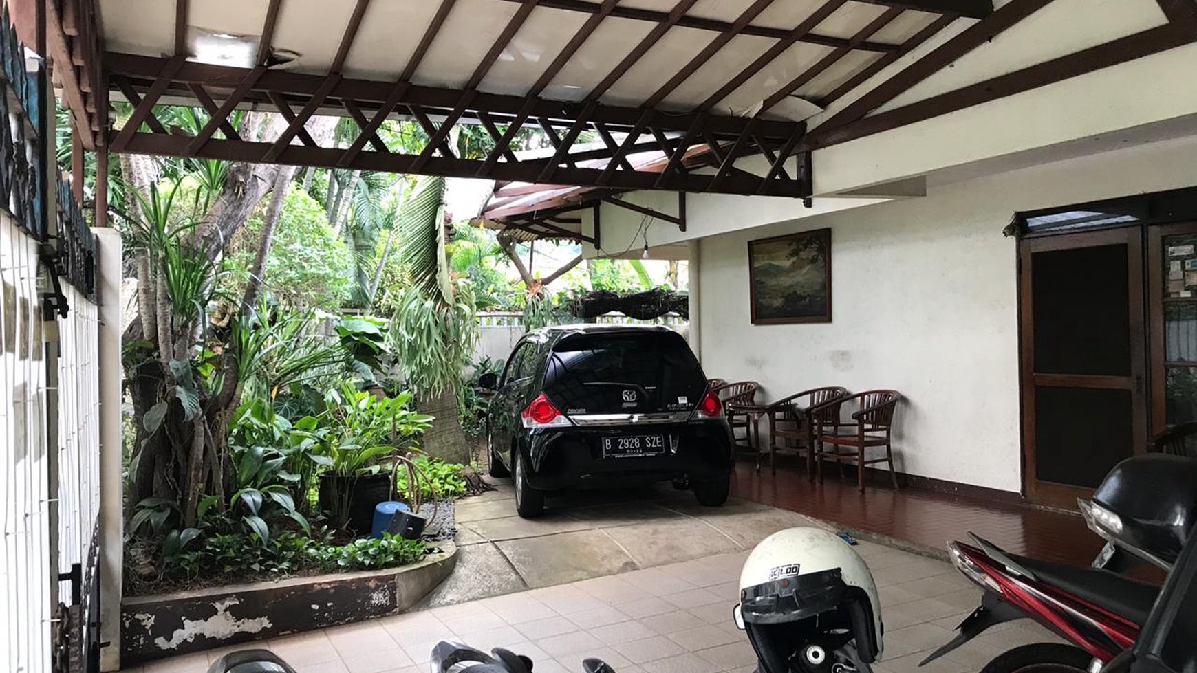 Rumah lama lokasi strategis di Kebayoran Baru