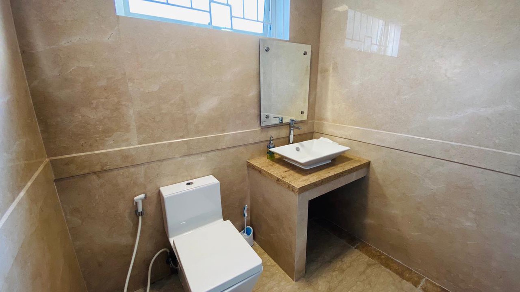 Rumah Asri,mewah,cantik,siap huni di Pondok Indah Jaksel