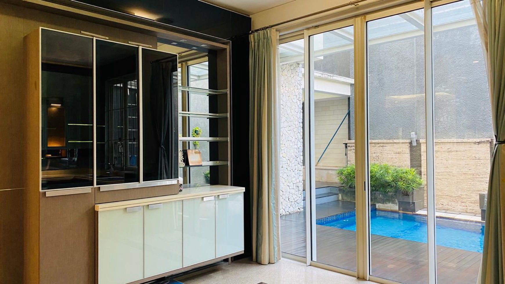 Rumah Asri,mewah,cantik,siap huni di Pondok Indah Jaksel