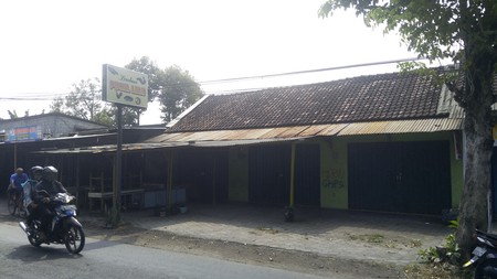 TANAH DIPINGGIR JALAN GANDEKAN, DEKAT PERUMAHAN GRAND TLOGOADI