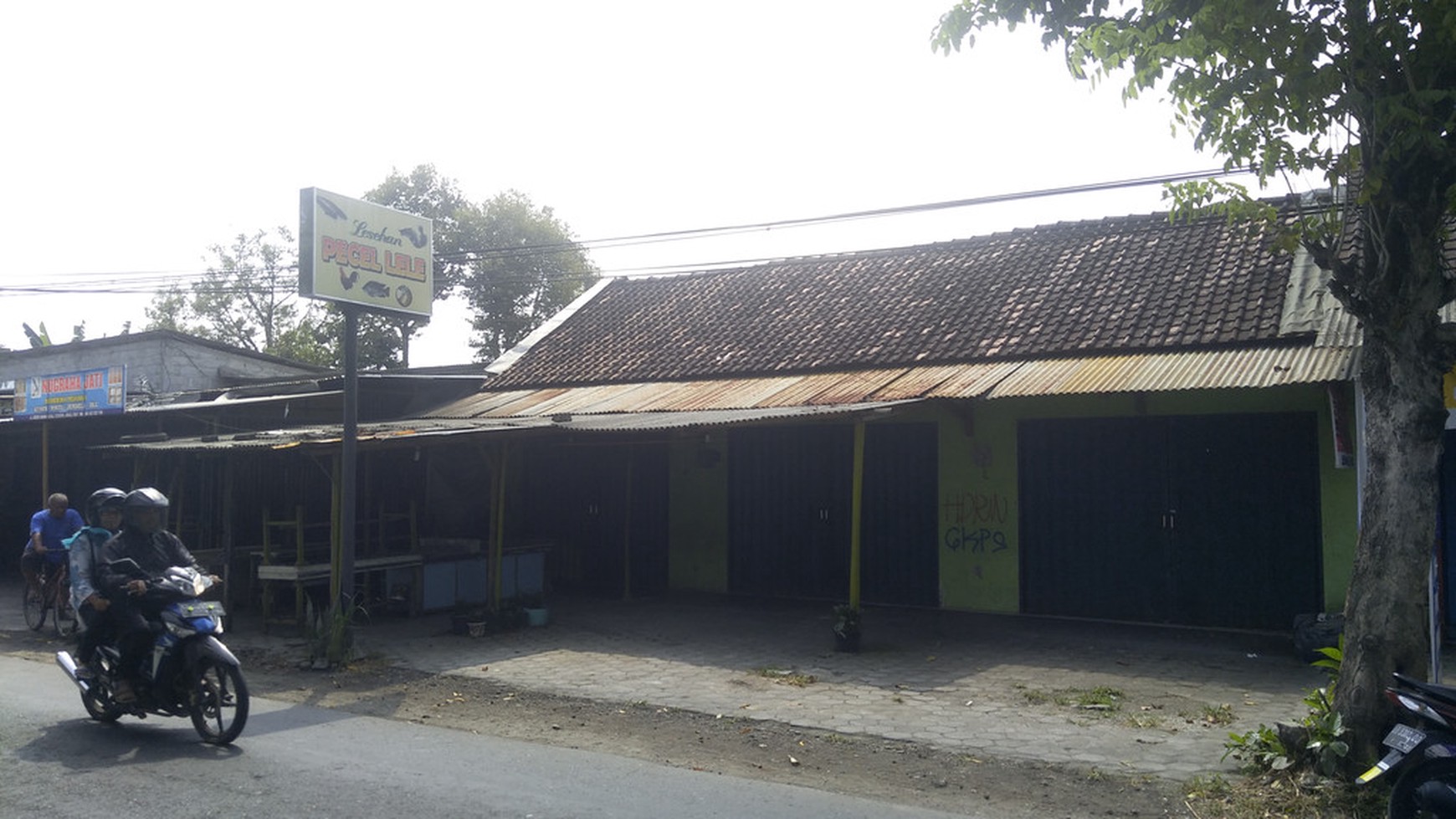 TANAH DIPINGGIR JALAN GANDEKAN, DEKAT PERUMAHAN GRAND TLOGOADI