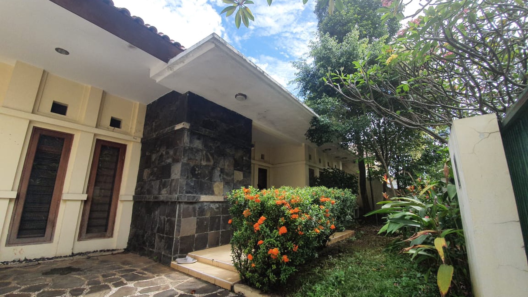 Rumah Spesial Turun Harga di Bali Village, Cipete