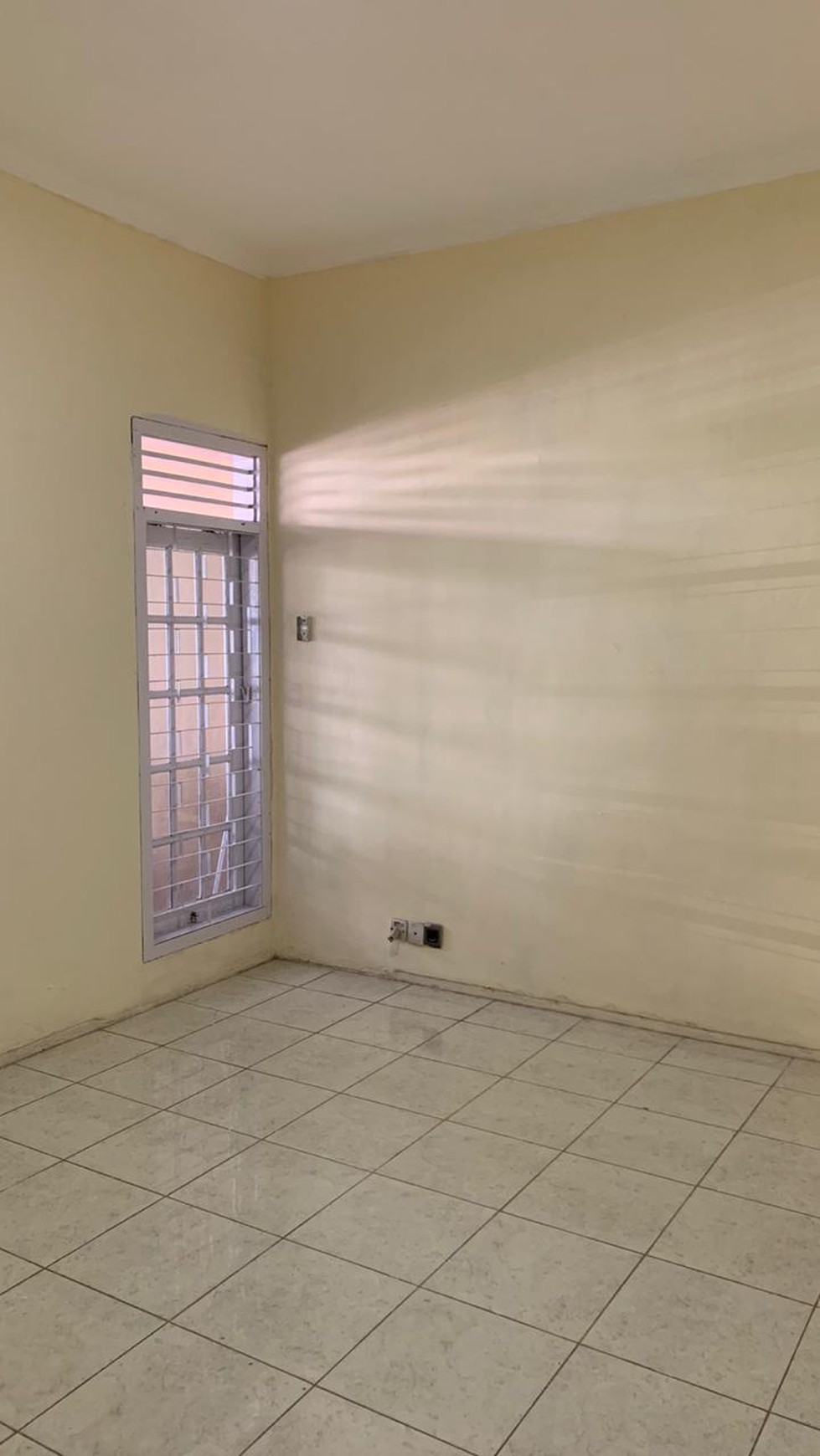 Rumah Cantik di Martapura, Komplek Mega Cinere