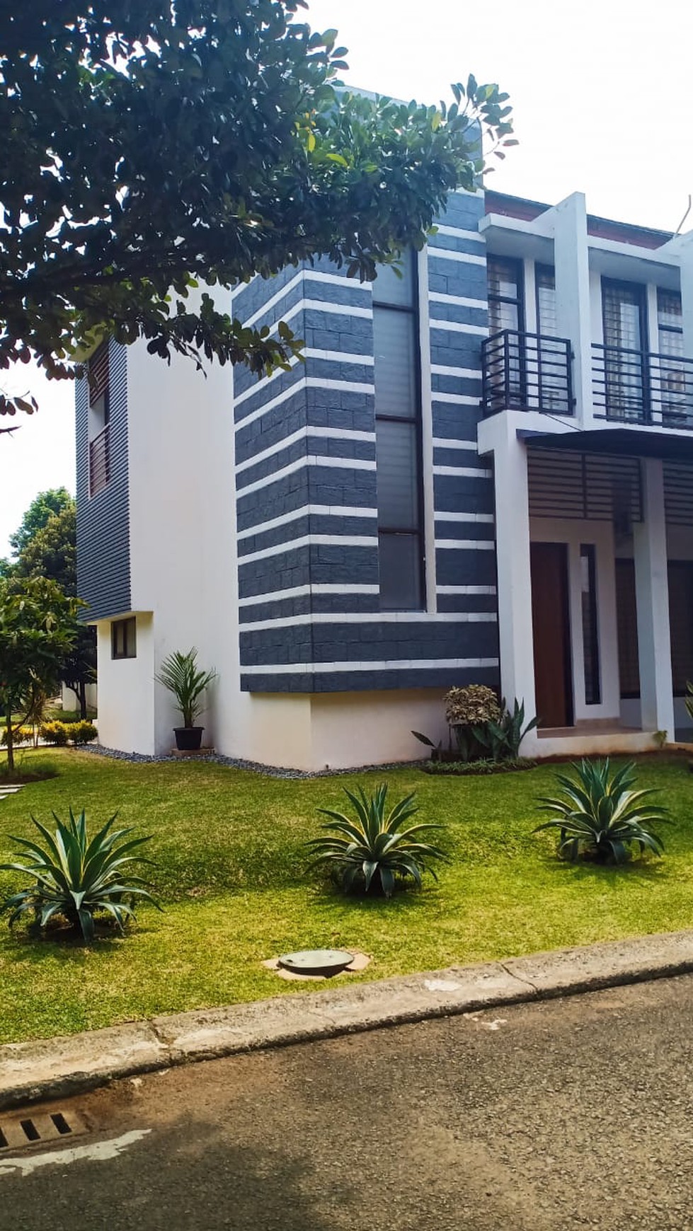 Rumah Siap Huni,dalam cluster di Emerald Bintaro Jaya 9