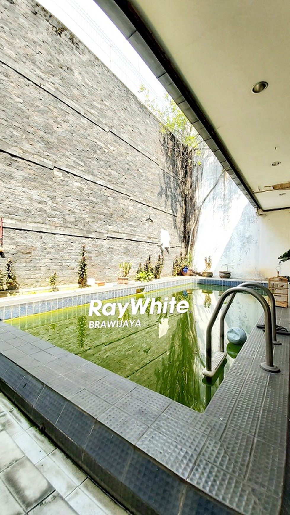 Rumah di Jalan Denpasar, Kuningan, Best Price; Private Pool. SHM