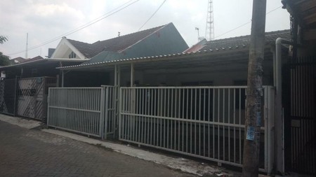 Rumah Simpang darmo permai