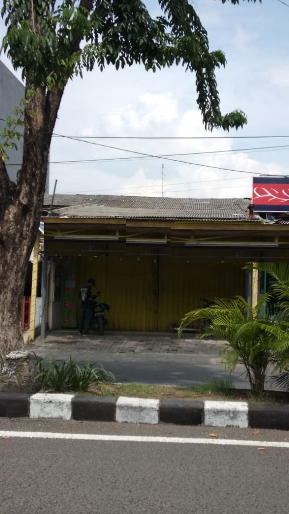 Ruko jalan manukan tama