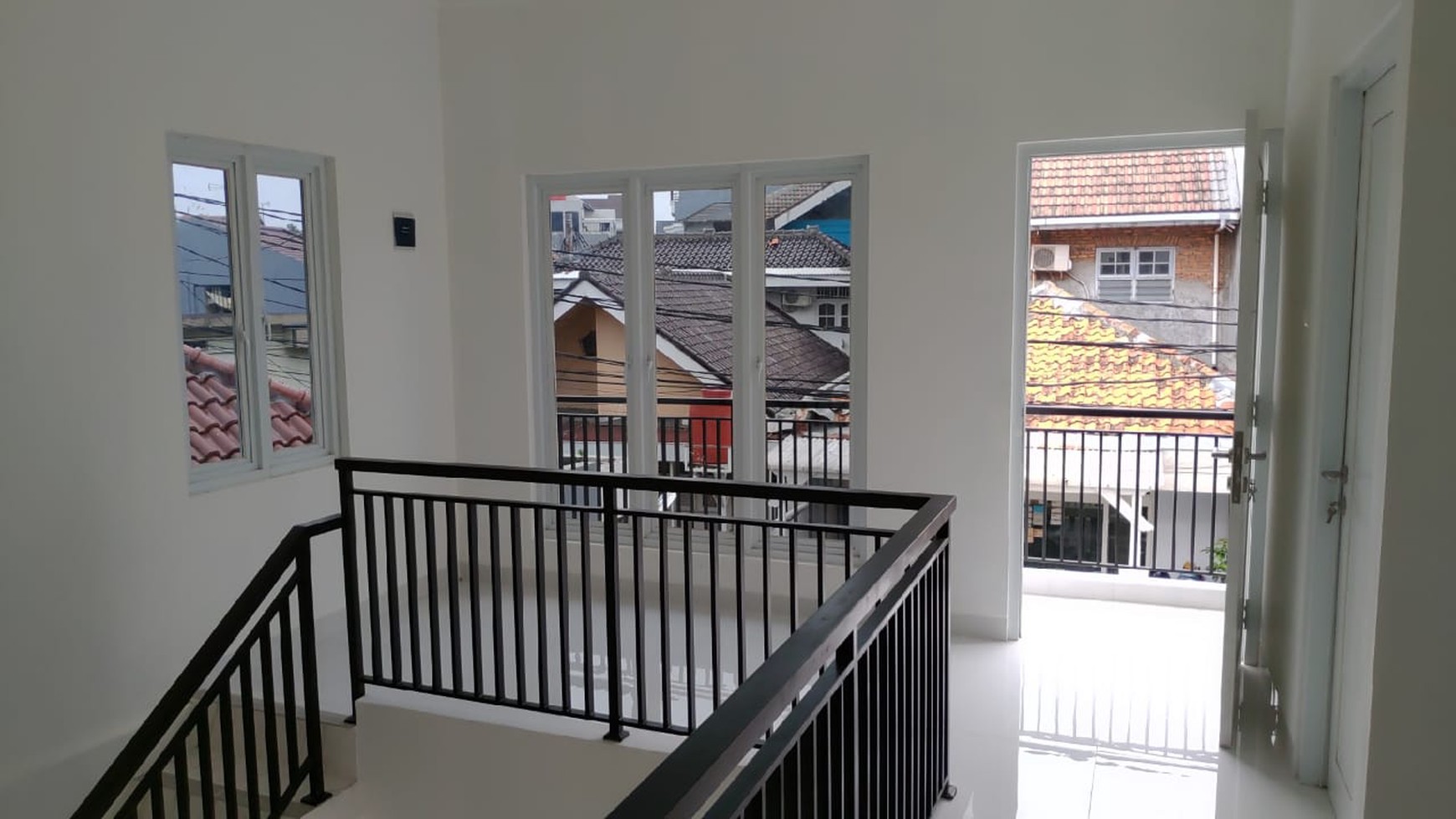Rumah Baru 2,5 Lantai, Lokasi Ok di Tebet Jakarta Selatan