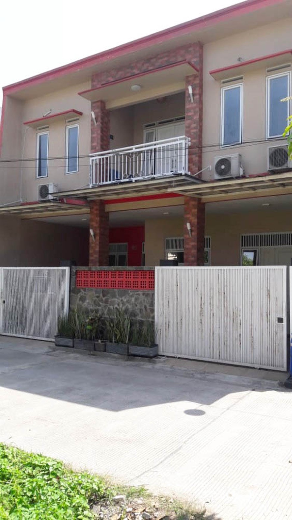Rumah Hoek Jl Taman Apel Merah, Padurenan, Luas 9x12m2
