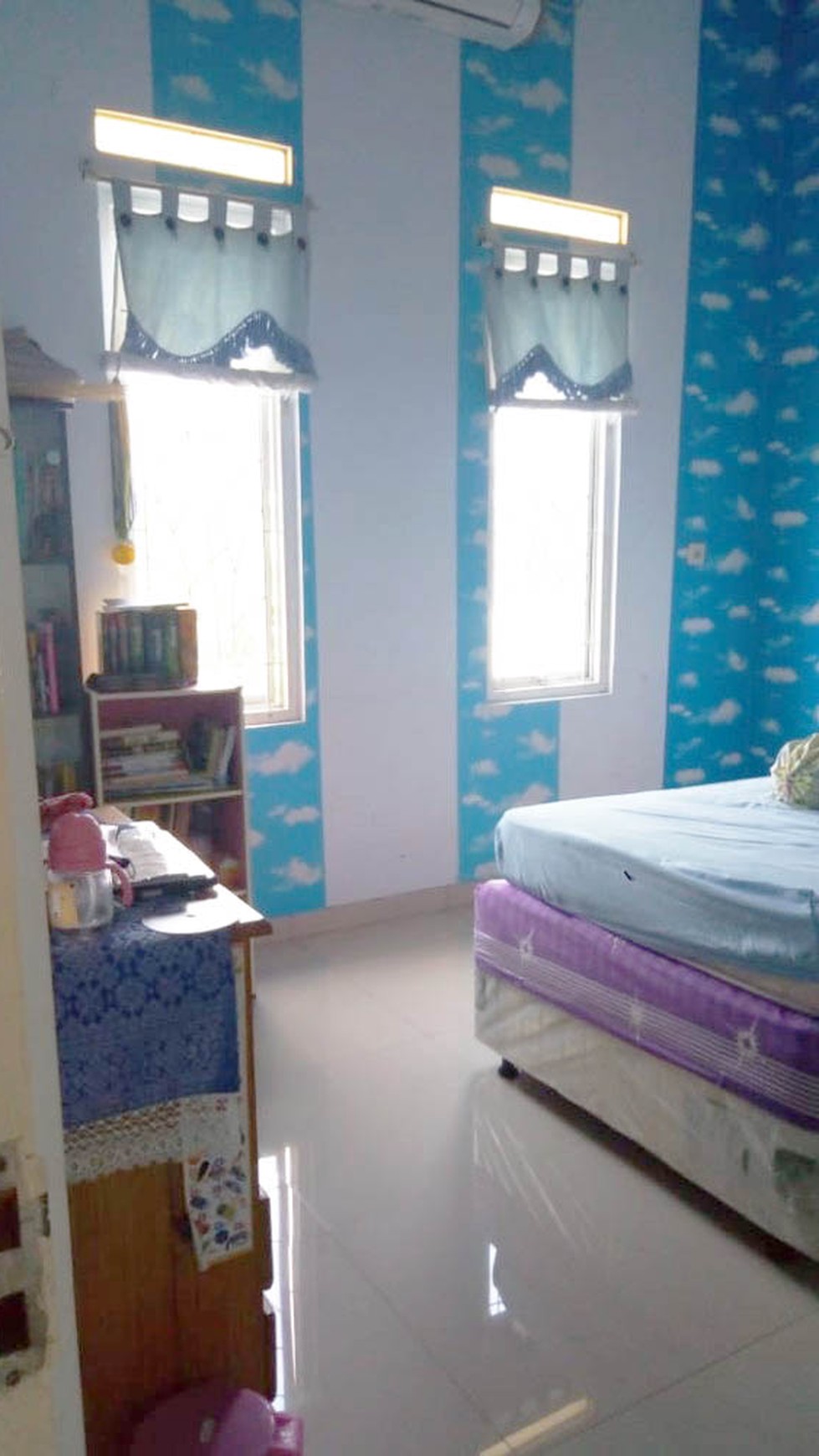 Rumah Hoek Jl Taman Apel Merah, Padurenan, Luas 9x12m2