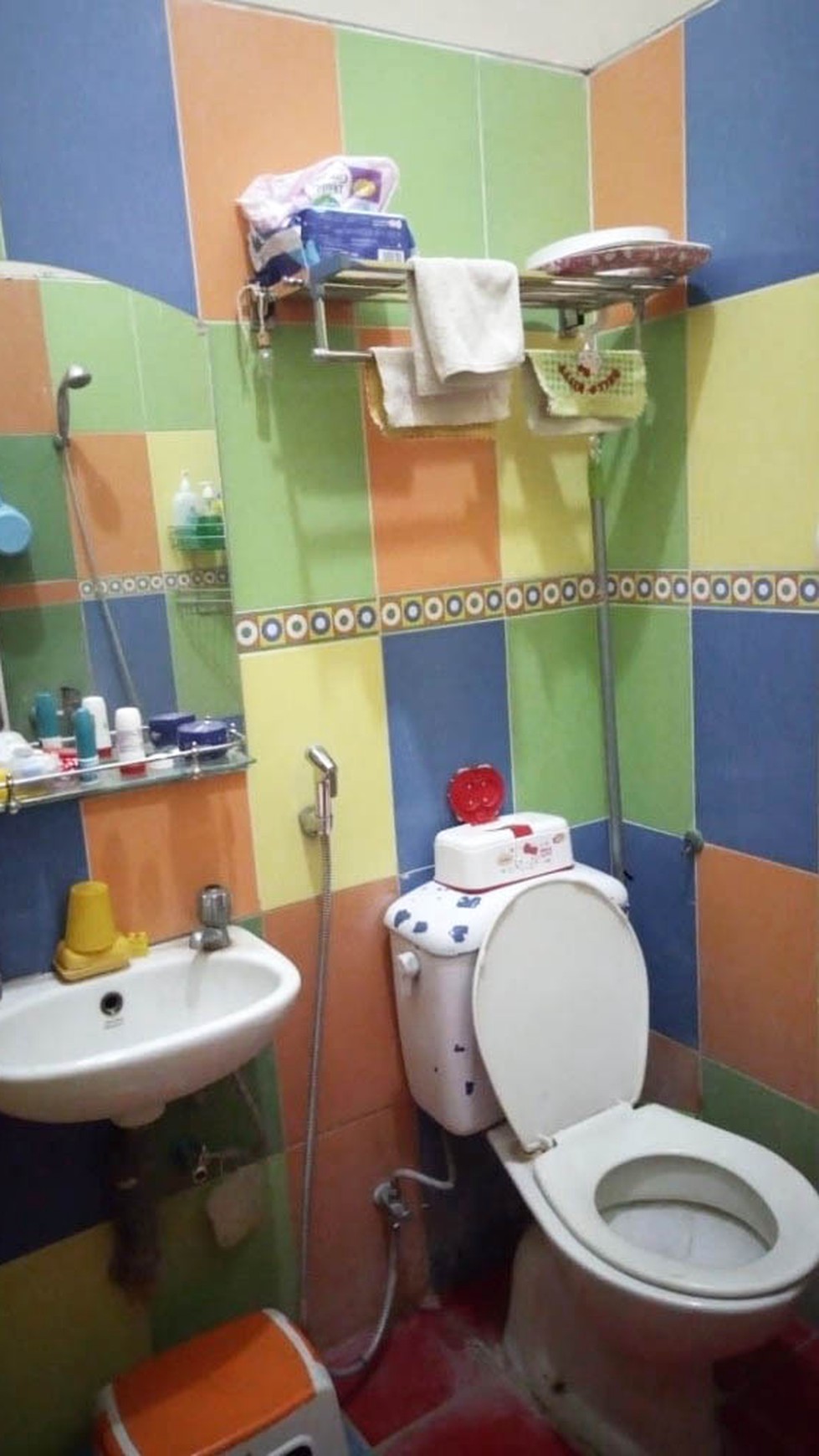 Rumah Hoek Jl Taman Apel Merah, Padurenan, Luas 9x12m2