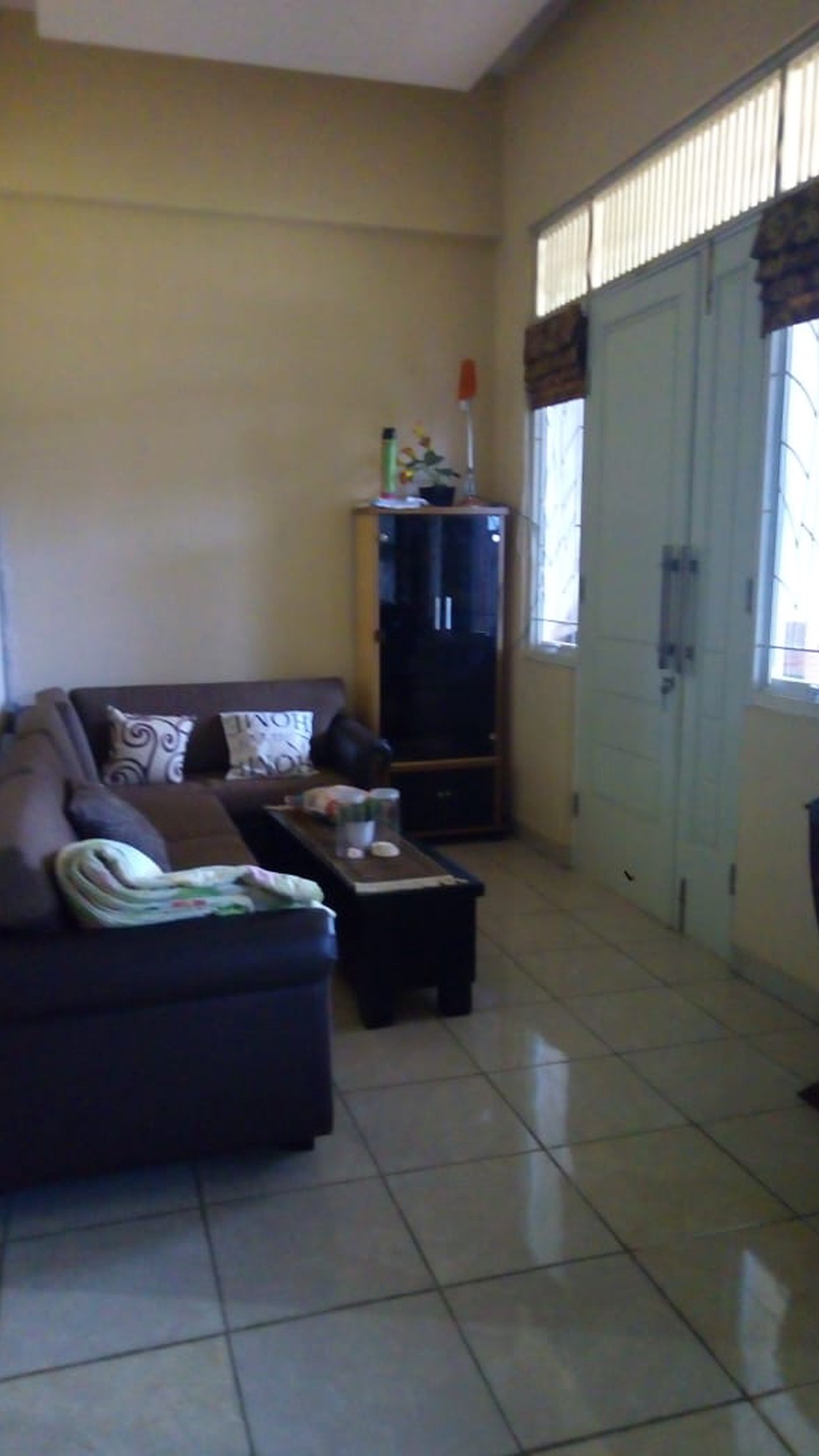 Rumah Hoek Jl Taman Apel Merah, Padurenan, Luas 9x12m2