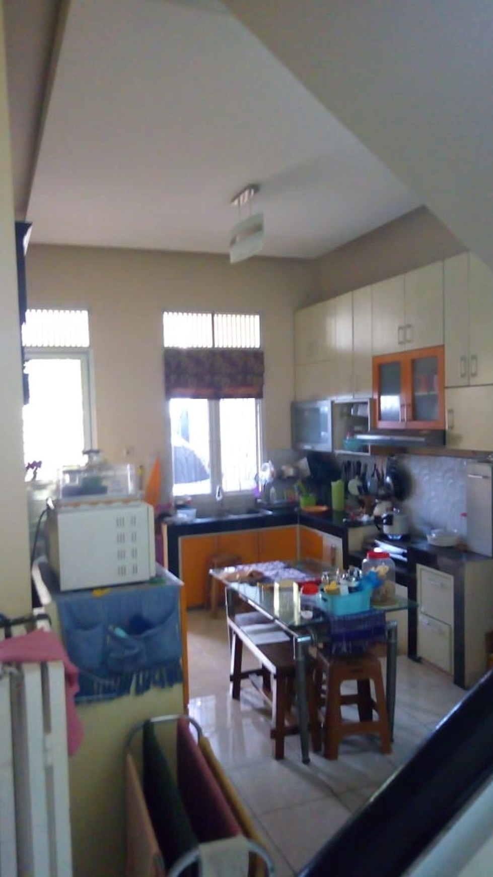 Rumah Hoek Jl Taman Apel Merah, Padurenan, Luas 9x12m2