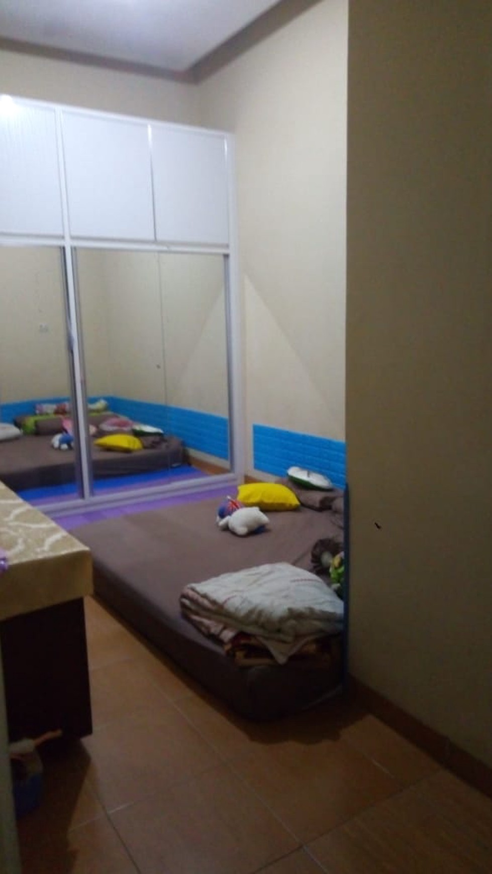 Rumah Hoek Jl Taman Apel Merah, Padurenan, Luas 9x12m2