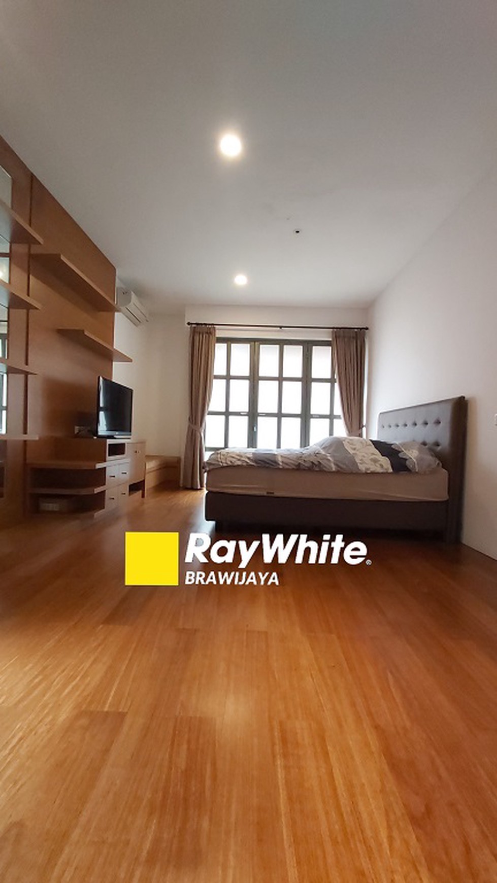 Townhouse di Cilandak, Jakarta Selatan, Dalam Cluster, Hanya 500 m ke CITOS, Siap Huni, Private Pool, Furnished