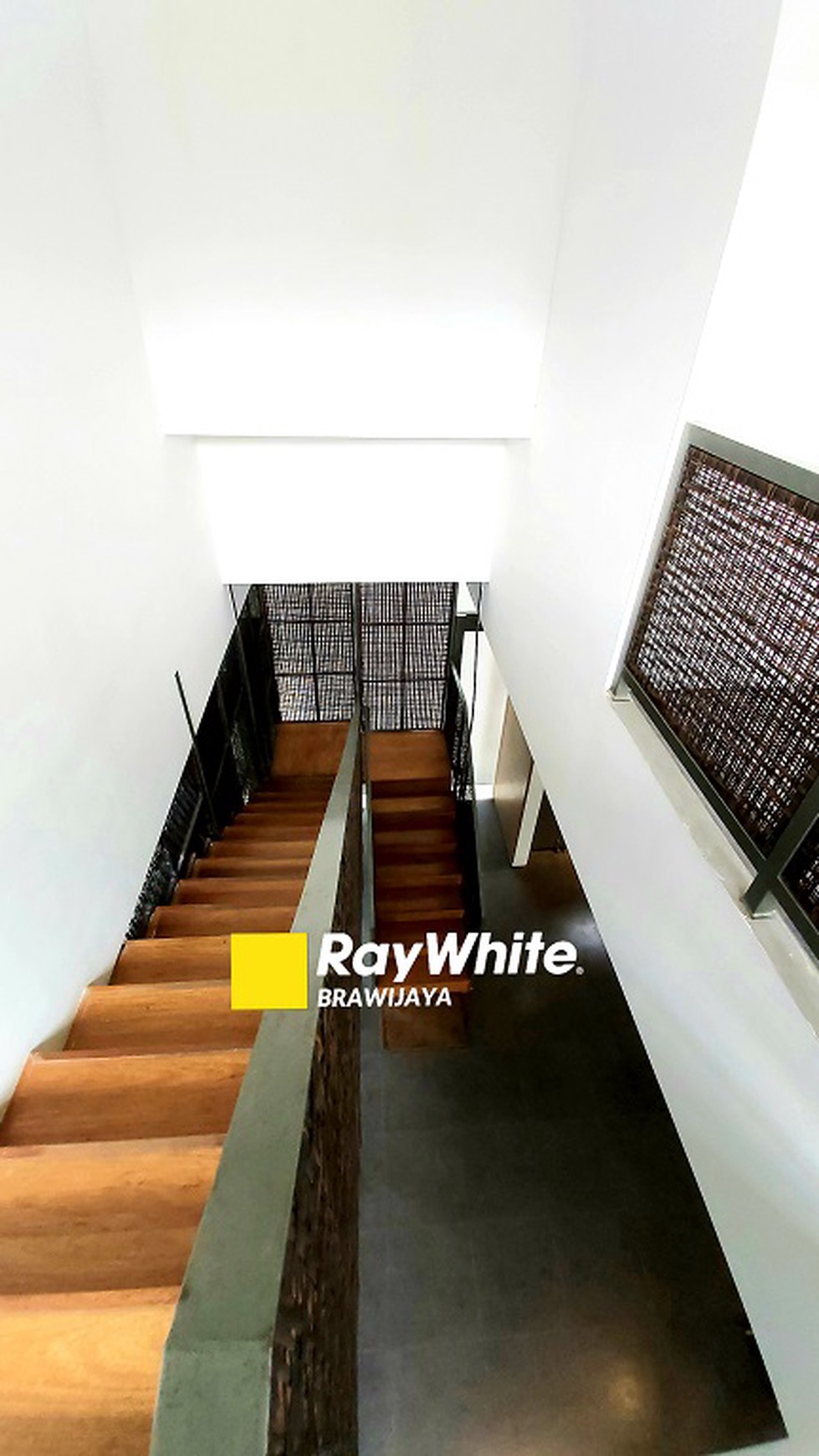 Townhouse di Cilandak, Jakarta Selatan, Dalam Cluster, Hanya 500 m ke CITOS, Siap Huni, Private Pool, Furnished