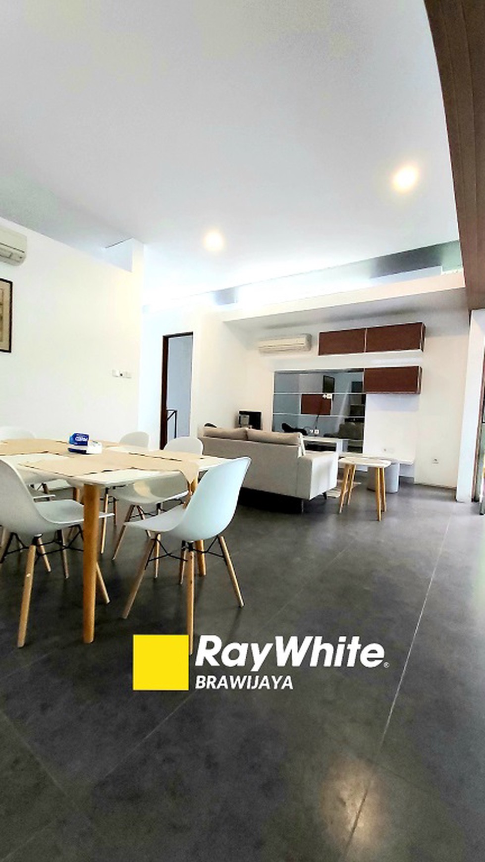 Townhouse di Cilandak, Jakarta Selatan, Dalam Cluster, Hanya 500 m ke CITOS, Siap Huni, Private Pool, Furnished