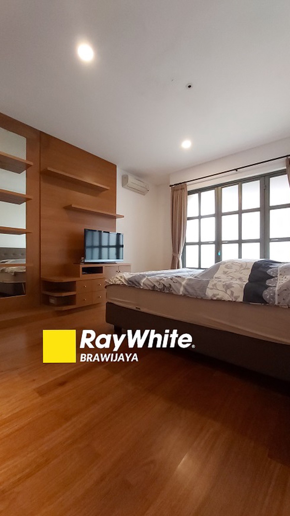 Townhouse di Cilandak, Jakarta Selatan, Dalam Cluster, Hanya 500 m ke CITOS, Siap Huni, Private Pool, Furnished