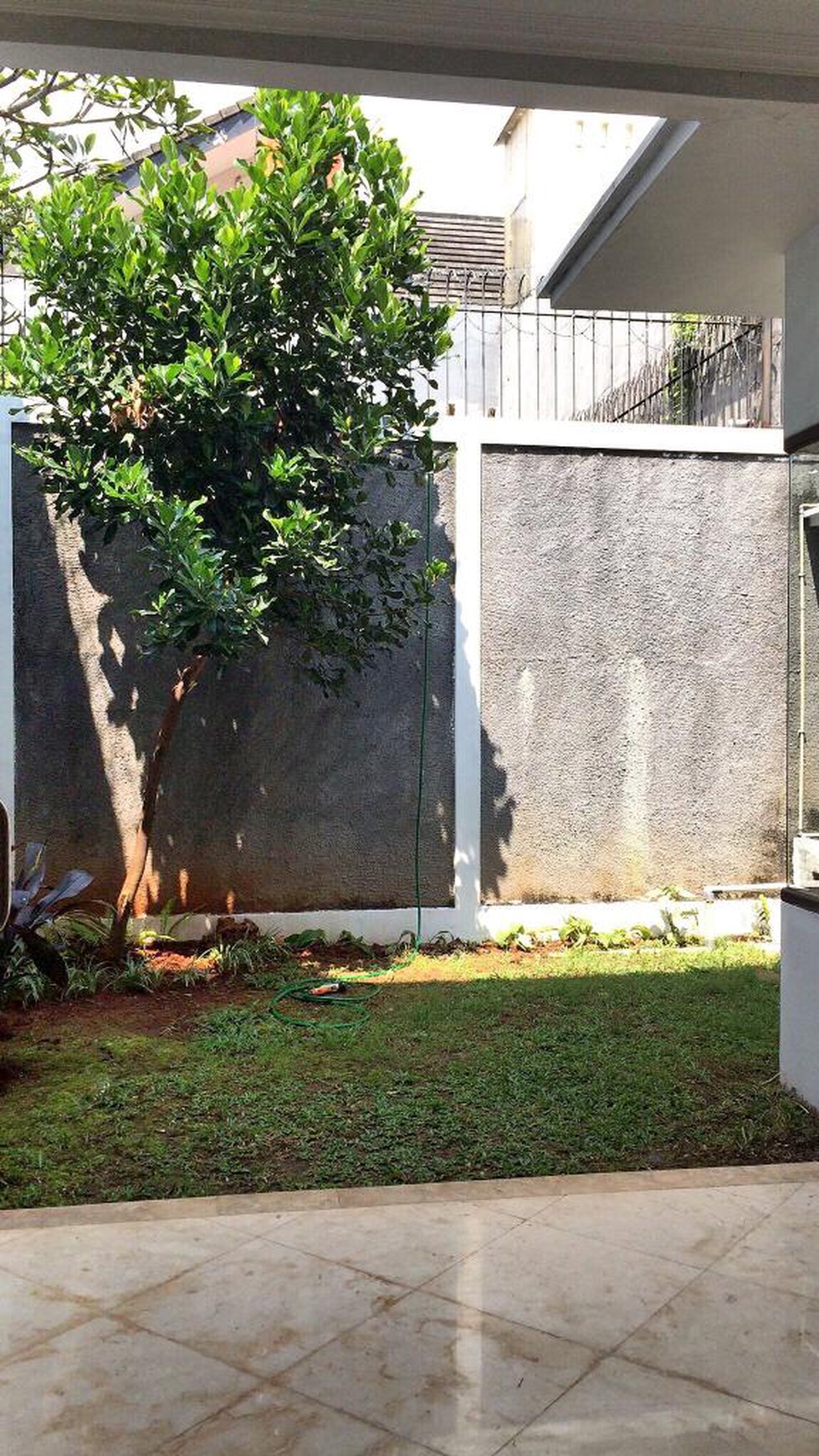 Rumah Siap Huni, Halaman Luas, dan Lokasi Strategis @Kebagusan Raya, Jakarta Selatan