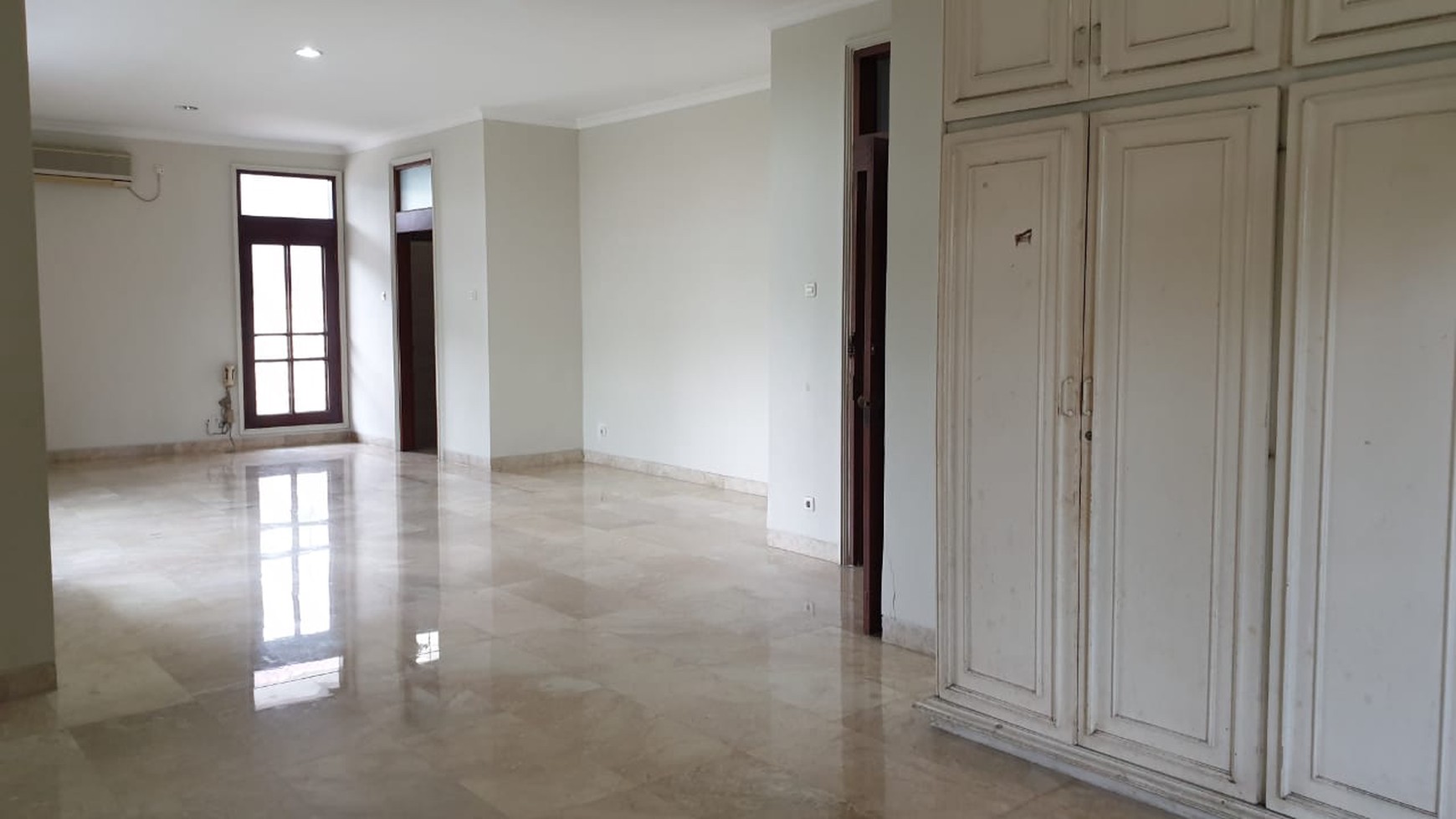 For Sale Rumah Klasik Permata Hijau