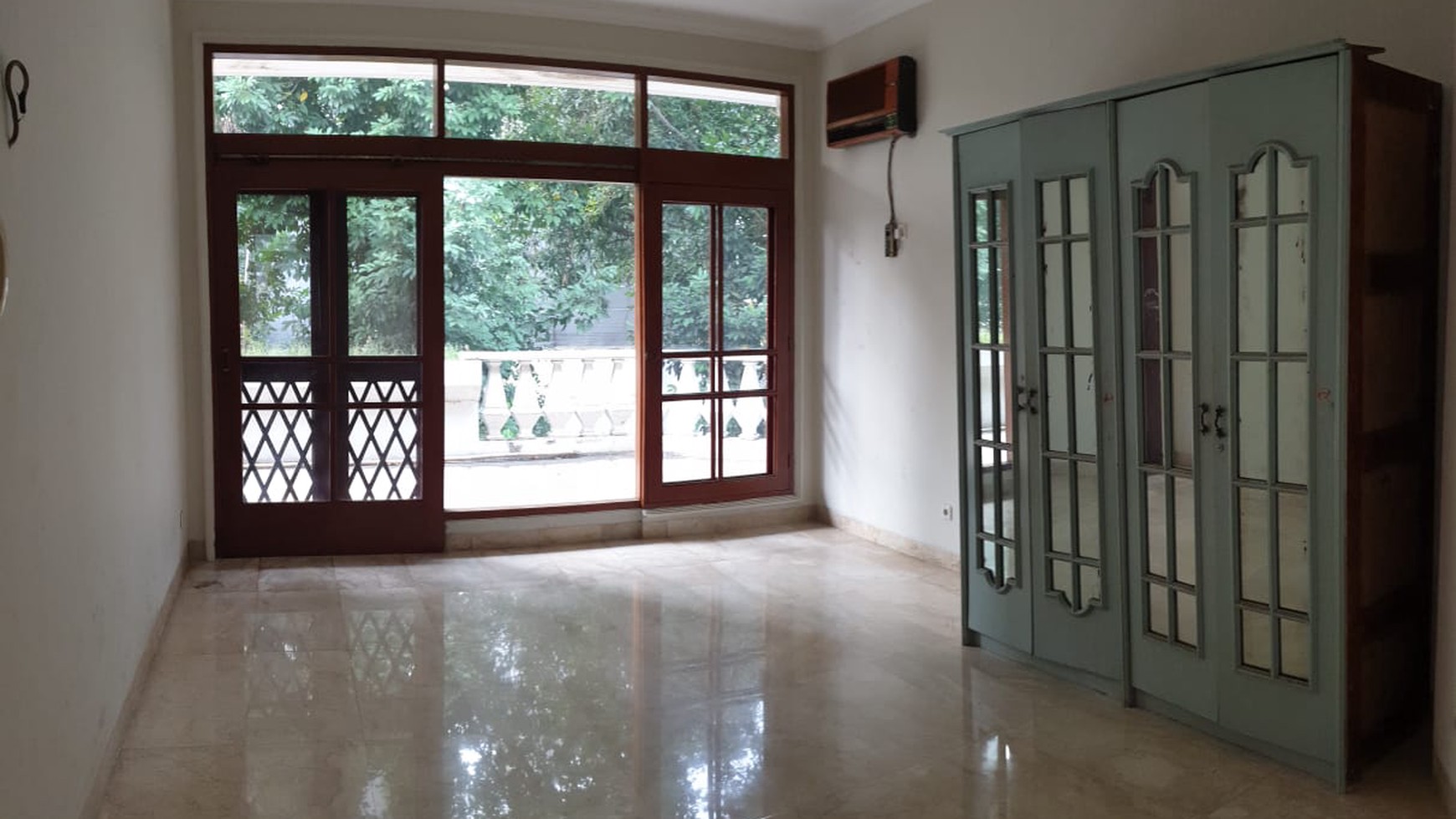 For Sale Rumah Klasik Permata Hijau