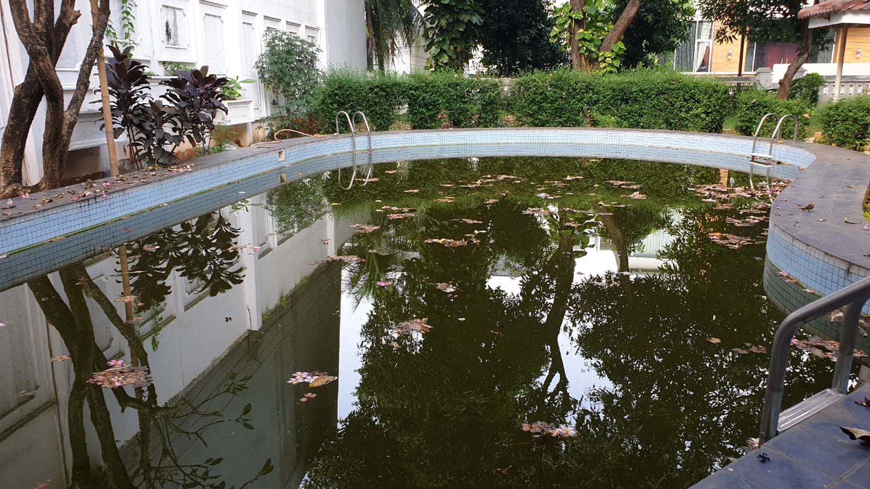 For Sale Rumah Klasik Permata Hijau