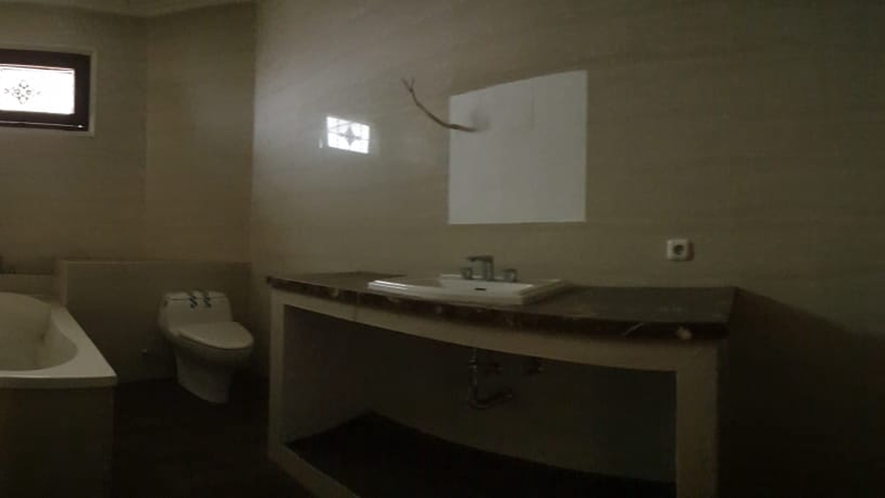 For Sale Rumah Klasik Permata Hijau