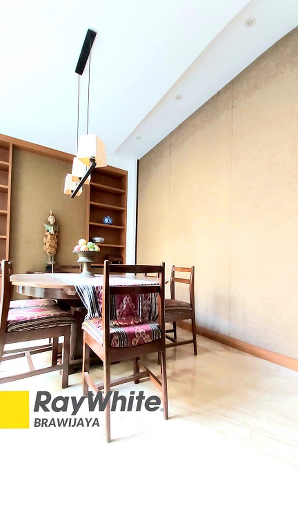 Townhouse di Kemang, Jakarta Selatan, Dalam Cluster, Siap Huni, Private Pool, Furnished