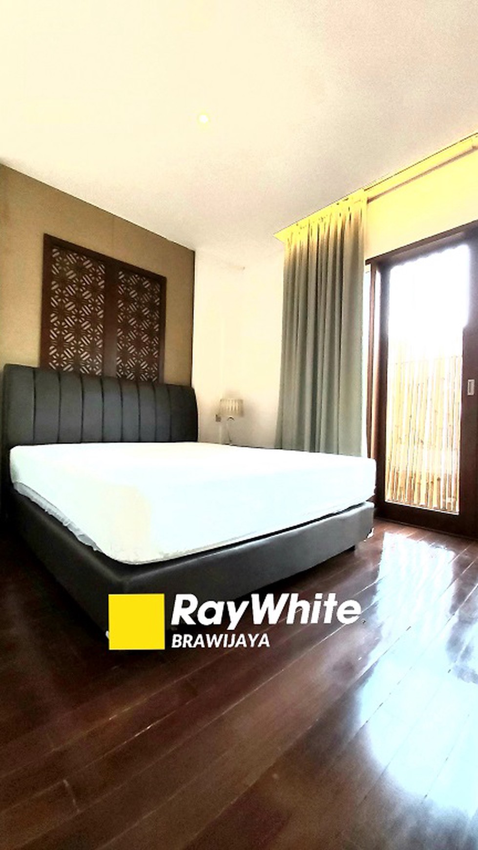 Townhouse di Kemang, Jakarta Selatan, Dalam Cluster, Siap Huni, Private Pool, Furnished