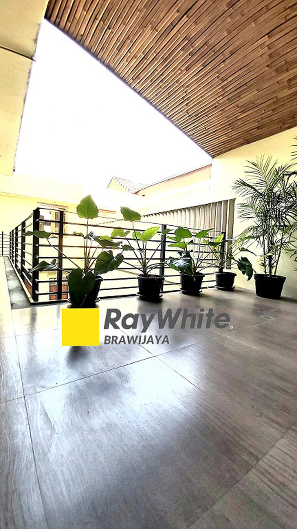 Townhouse di Kemang, Jakarta Selatan, Dalam Cluster, Siap Huni, Private Pool, Furnished