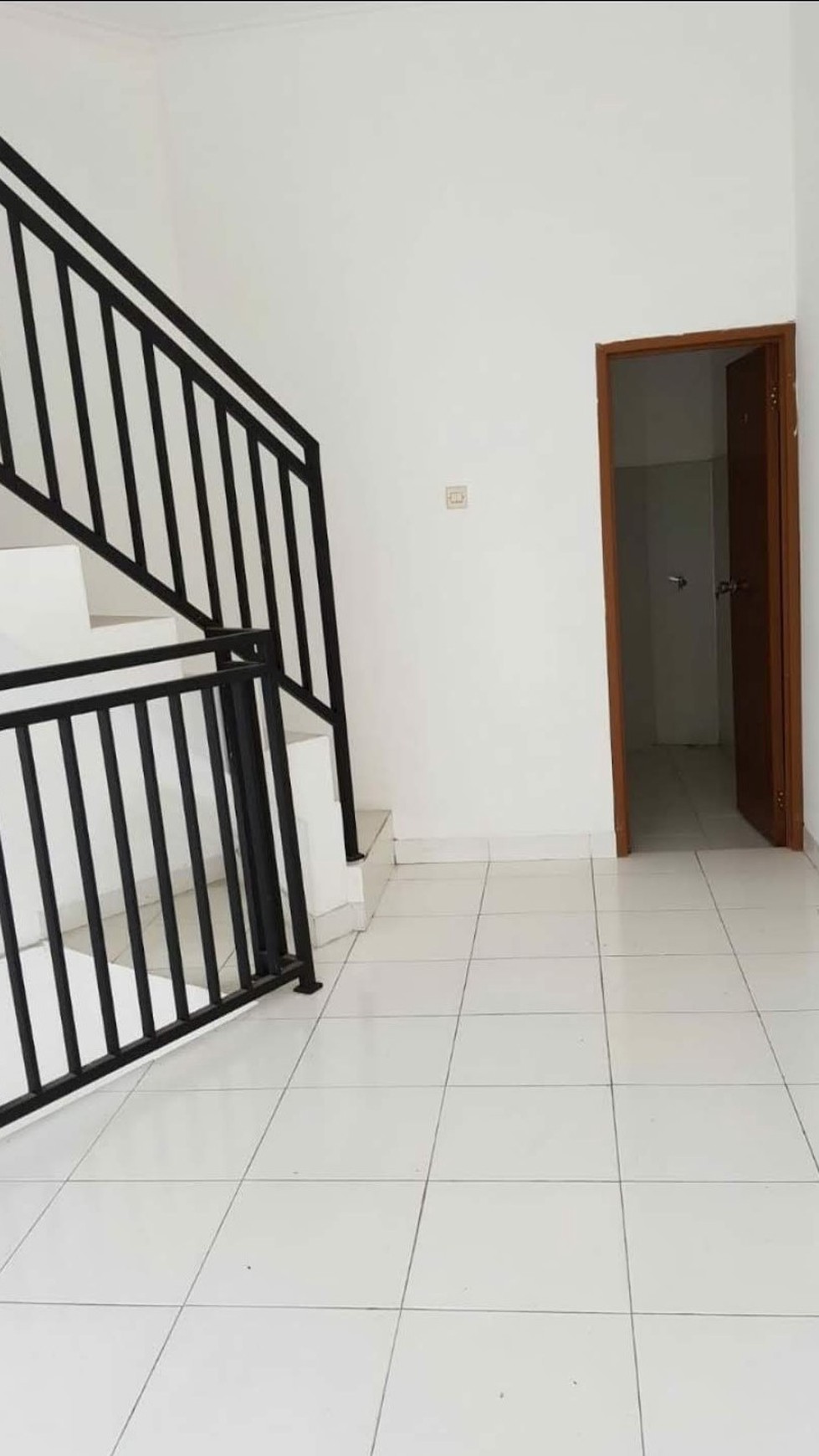 Ruko Gandeng 3 Unit, Siap Pakai, Dan Strategis @Ruko Tegal Rotan, Ciputat