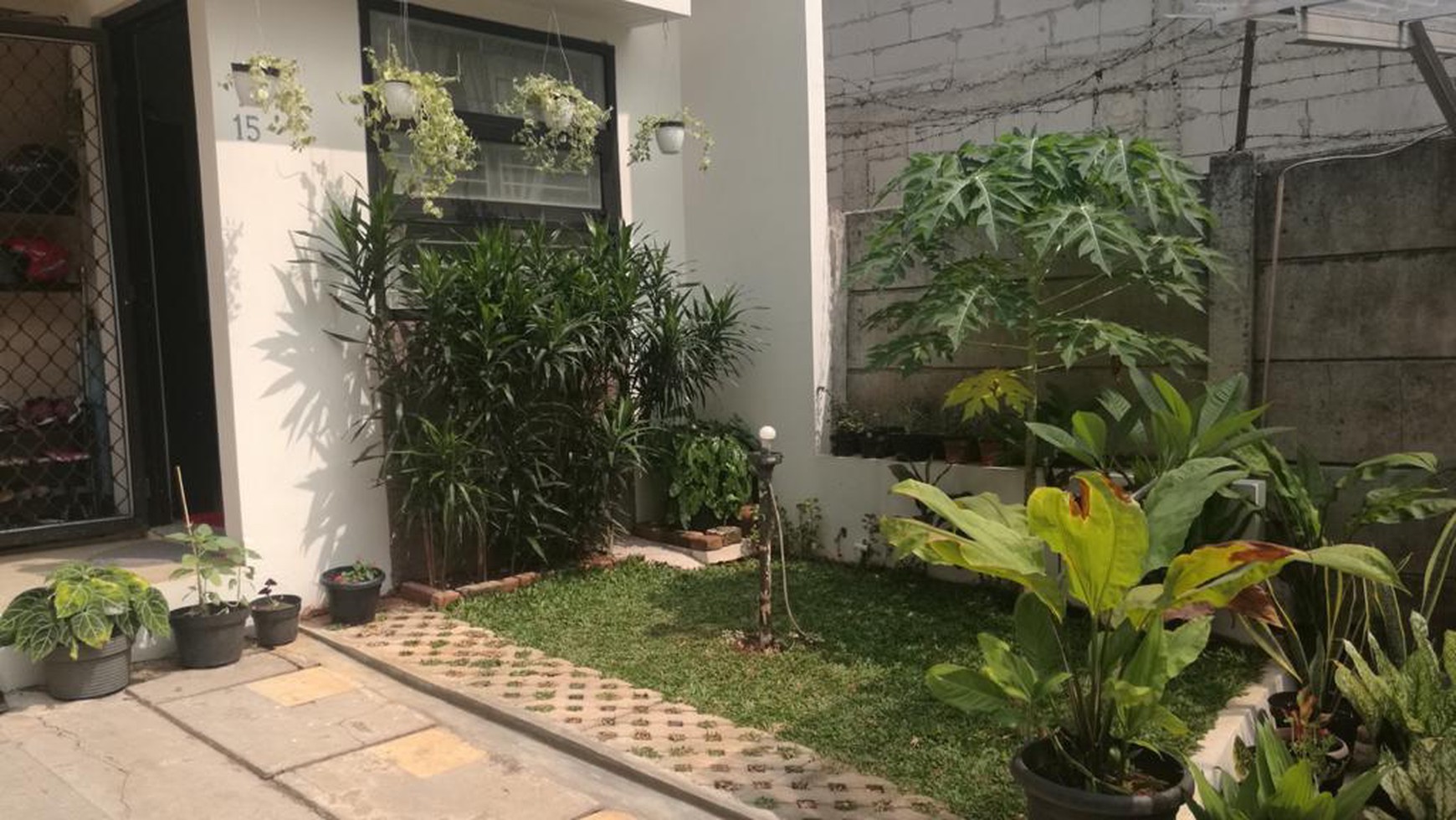 Rumah Lokasi pinggir Tol Depok-Antasari