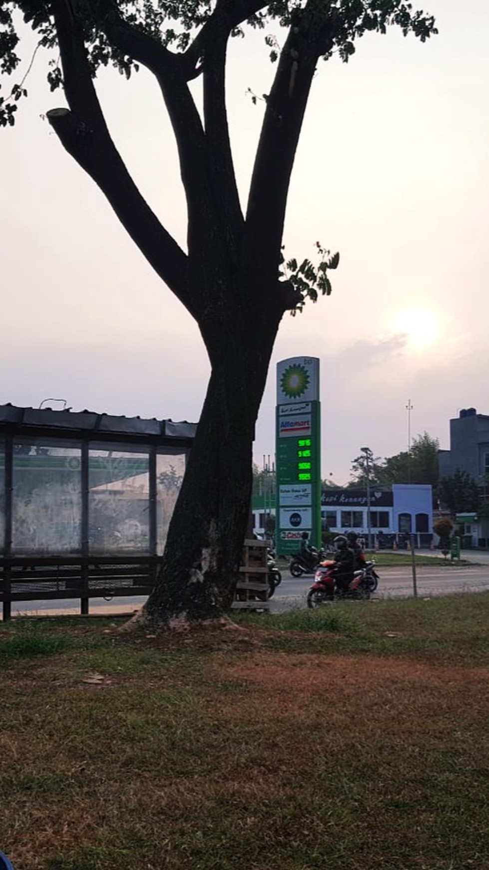 Ruko golden Vienna Hadap Jalan Serpong Raya