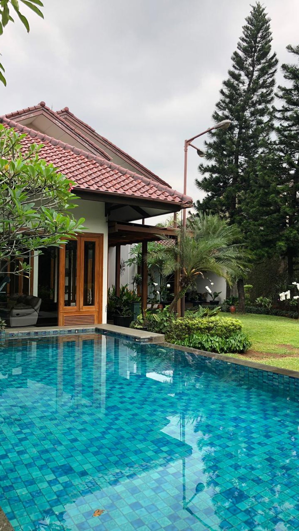 Rumah MEWAH, Halaman Luas dan Hunian Asri @Jl Pertanian, Lebak Bulus
