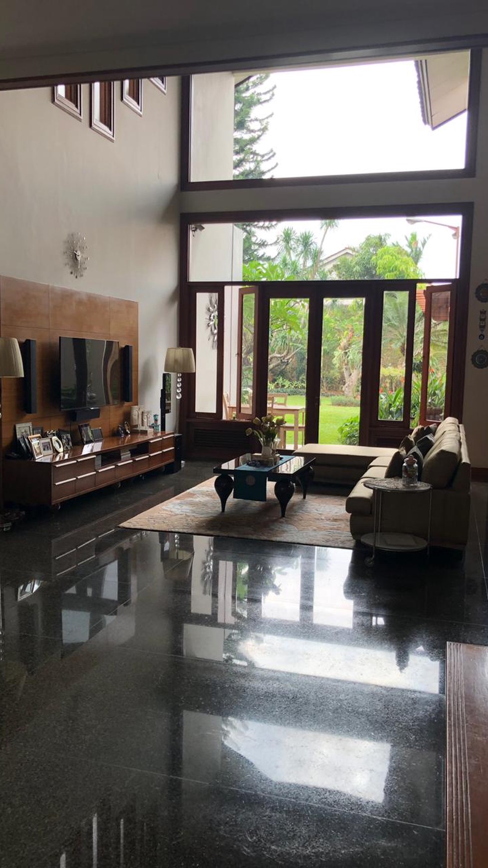 Rumah MEWAH, Halaman Luas dan Hunian Asri @Jl Pertanian, Lebak Bulus