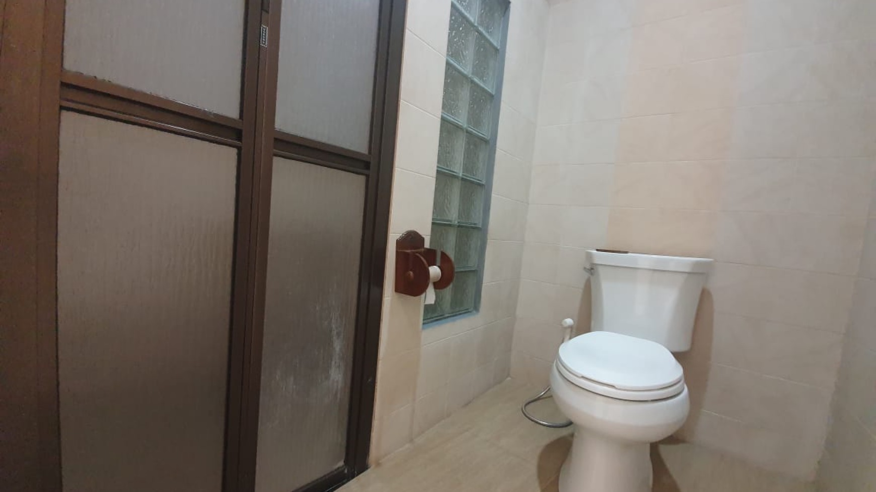 Rumah Modern klasik di Cinere, berada dalam komplek terkenal di Cinere