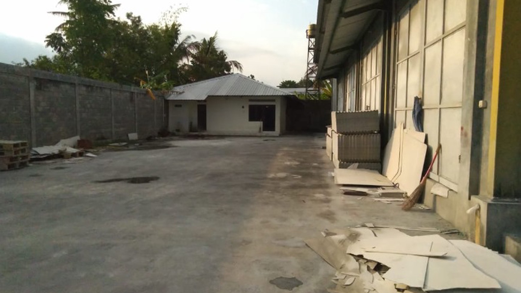 GUDANG LUAS DIATAS 2000 METER DI DAERAH JADAN, TAMANTIRTO, BANTUL
