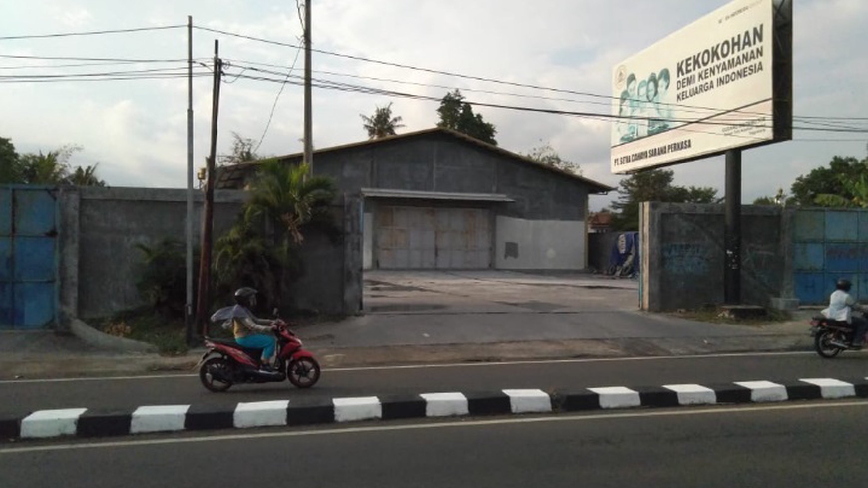 GUDANG LUAS DIATAS 2000 METER DI DAERAH JADAN, TAMANTIRTO, BANTUL