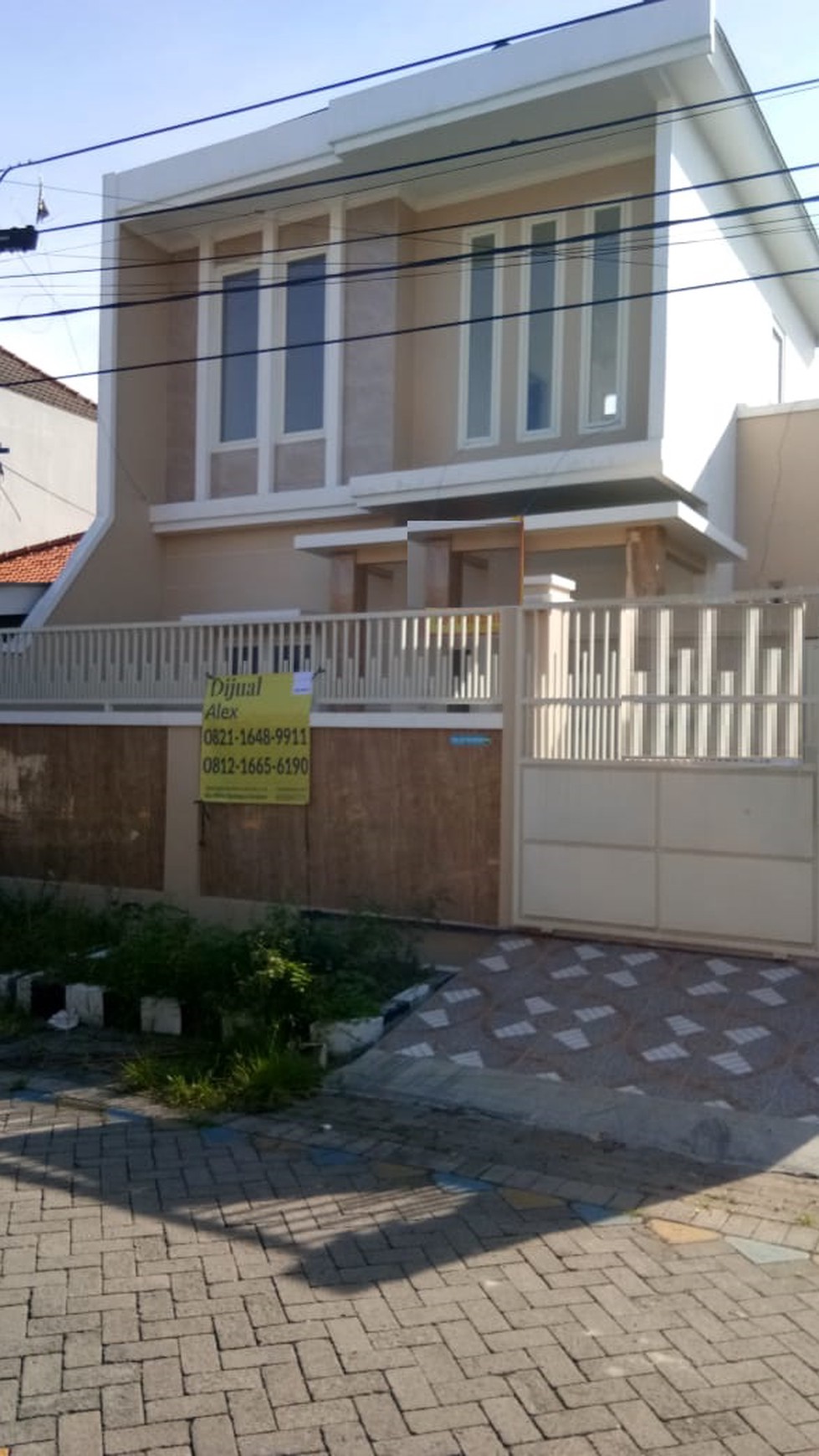 Rumah jalan barata jaya Surabaya