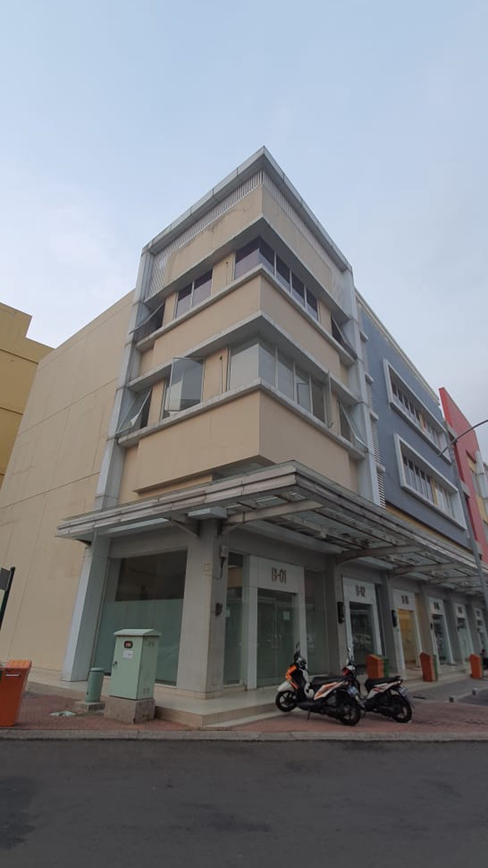 RUKO DI KOMPLEK SINPASA SUMMARECON BEKASI.