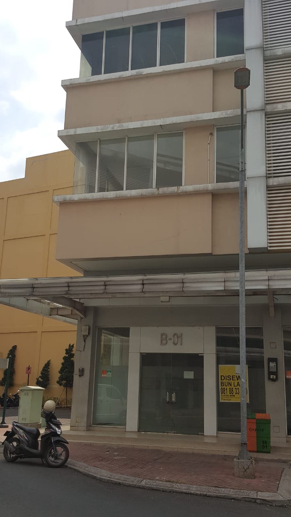 RUKO DI KOMPLEK SINPASA SUMMARECON BEKASI.