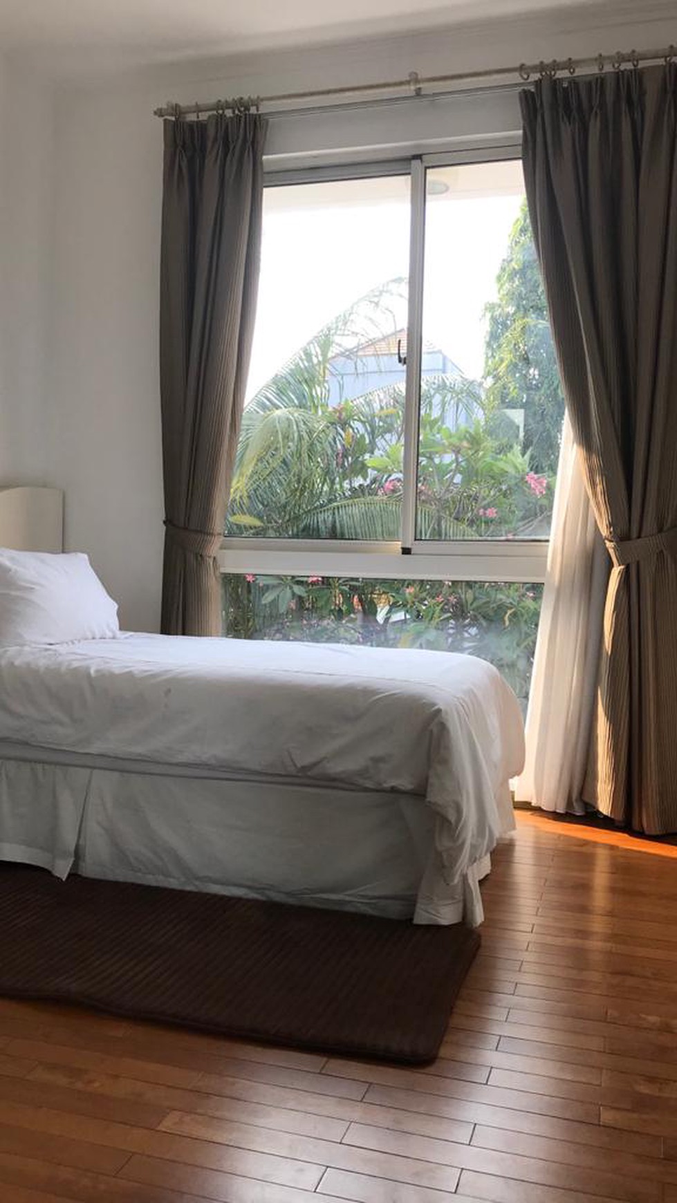 Jual Rumah di Senayan Golf Residence , Mewah Siap Huni