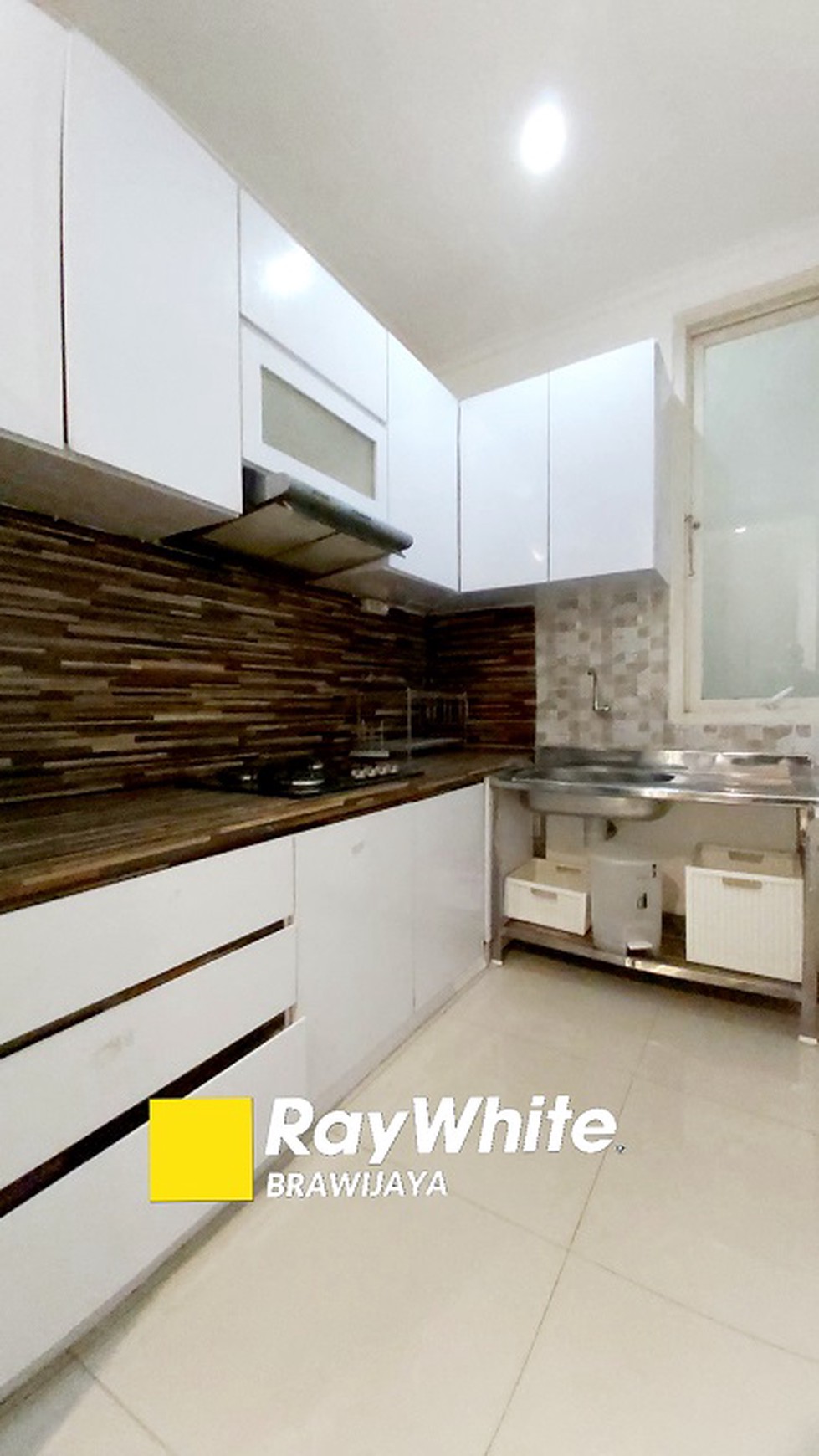 TOWNHOUSE DI KEMANG UTARA, JAKARTA UTARA, DALAM CLUSTER, SIAP HUNI, FURNISHED, 3 BR