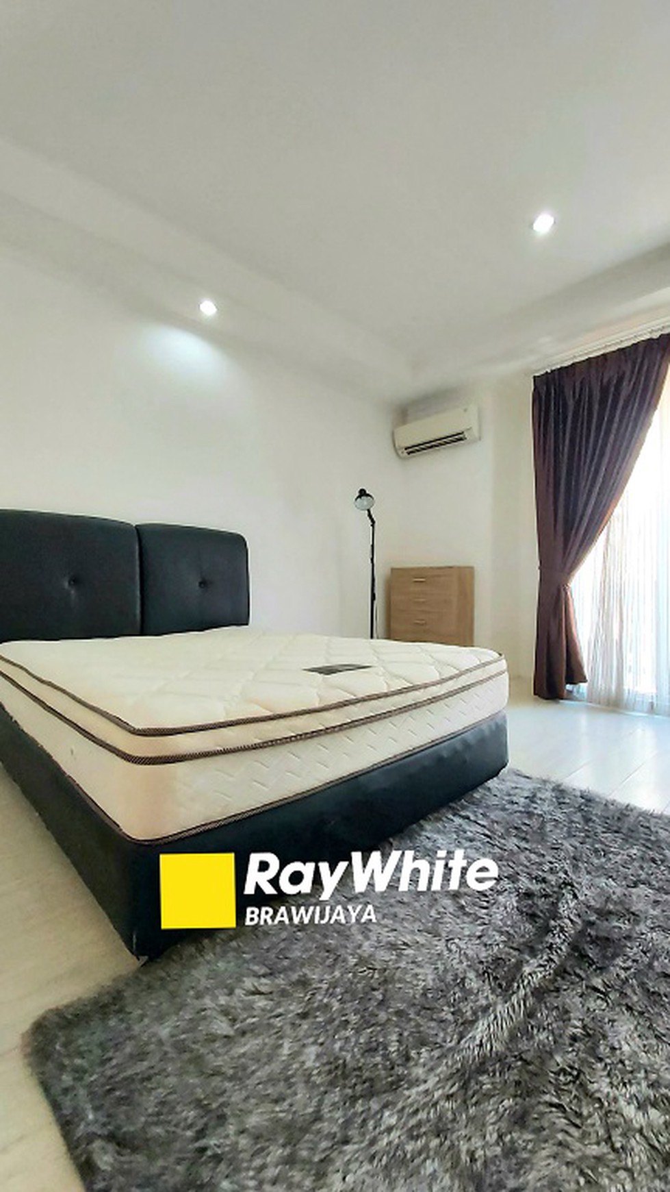 TOWNHOUSE DI KEMANG UTARA, JAKARTA SELATAN, DALAM CLUSTER, FURNISHED