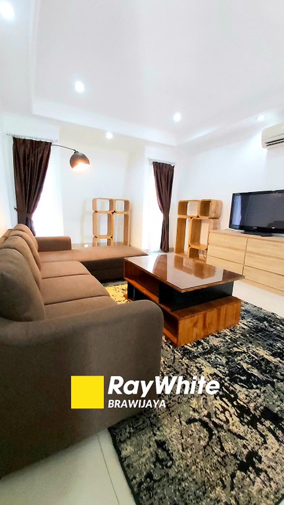 TOWNHOUSE DI KEMANG UTARA, JAKARTA SELATAN, DALAM CLUSTER, FURNISHED