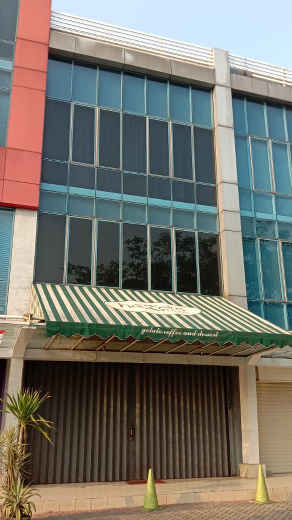 Ruko Siap Pakai, Kawasan Ramai dan Exclusive @Ruko Emerald Avenue, Bintaro